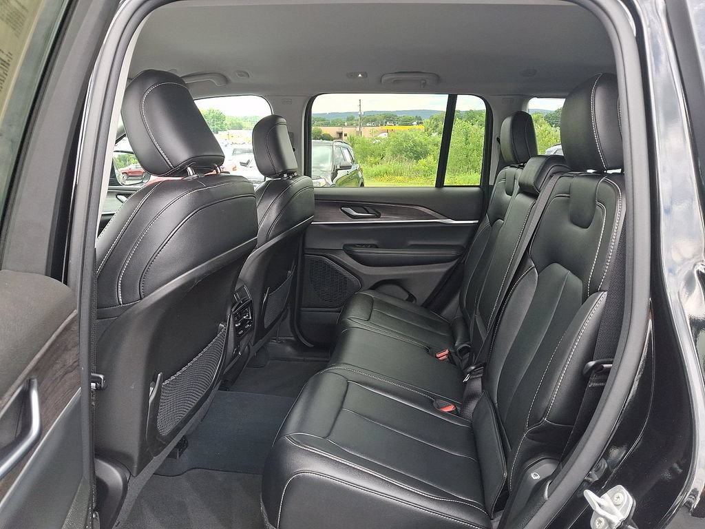 Used 2023 Jeep Grand Cherokee Limited AWD/4WD image 10