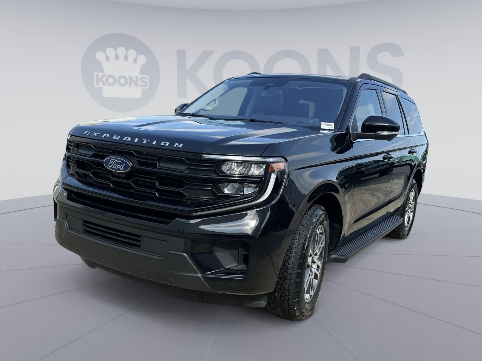 Certified 2025 Ford Expedition Active AWD/4WD image 5