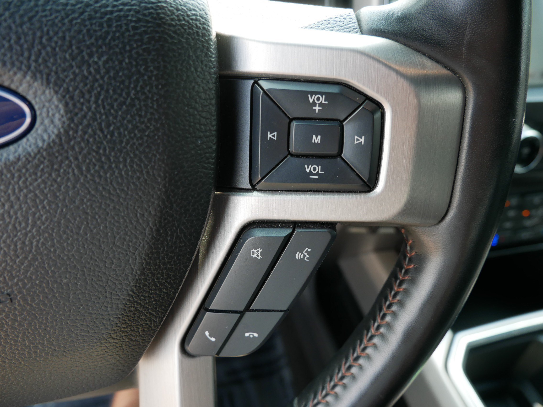 Certified 2019 Ford F350 Platinum w/ Platinum Ultimate Package AWD/4WD image 29