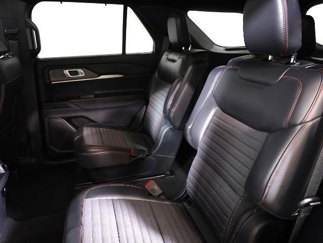 Certified 2025 Ford Explorer ST-Line w/ Premium Package AWD/4WD image 11