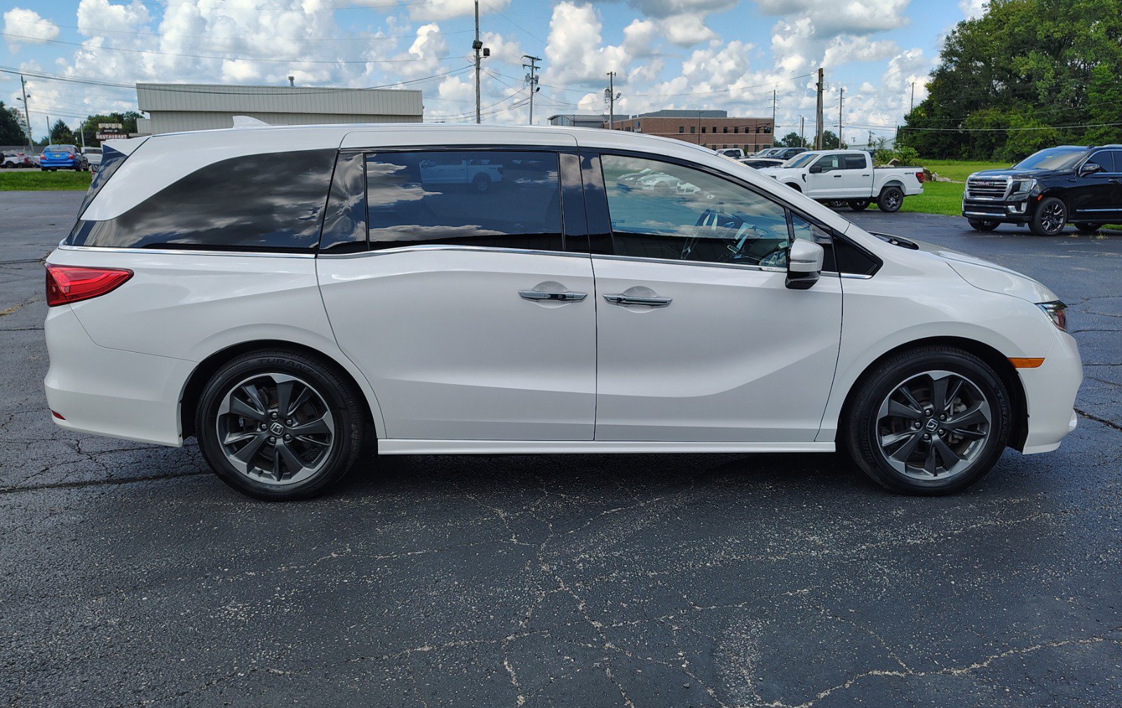 Used 2023 Honda Odyssey Elite image 4