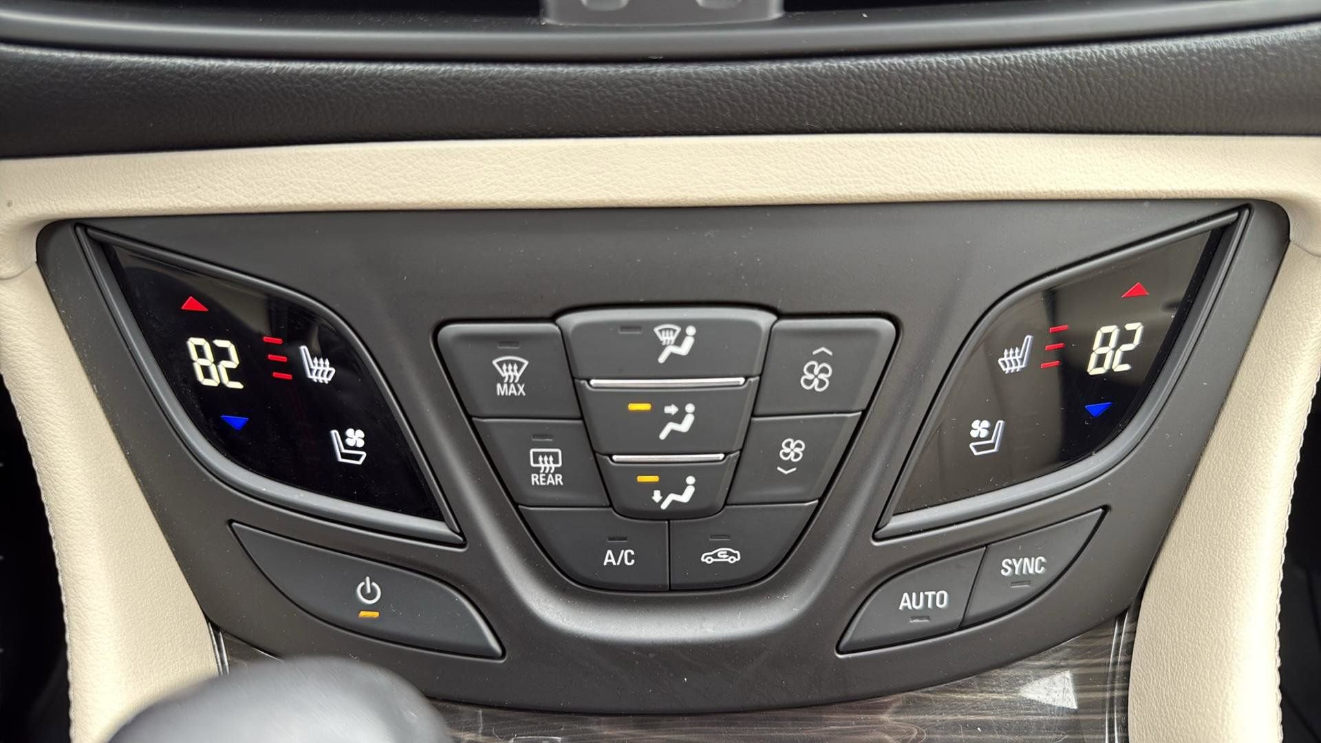 Used 2019 Buick Envision Premium w/ Driver Confidence Package image 24