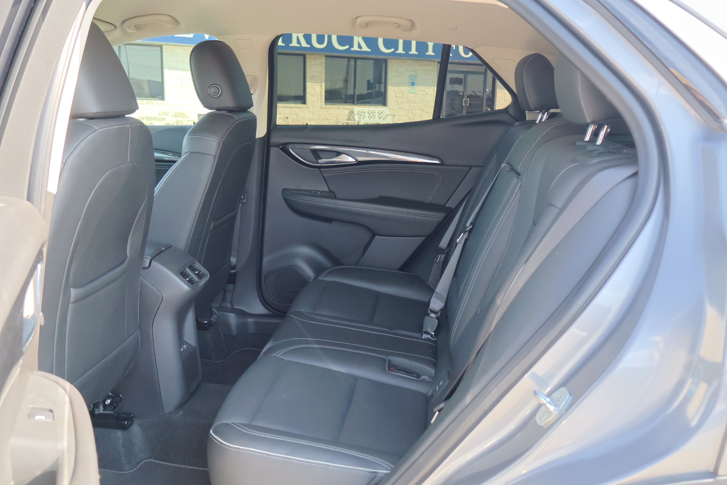 Used 2022 Buick Envision Essence w/ Safety Package image 39