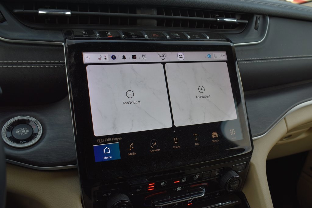 Used 2022 Jeep Grand Cherokee Limited w/ Luxury Tech Group II image 11