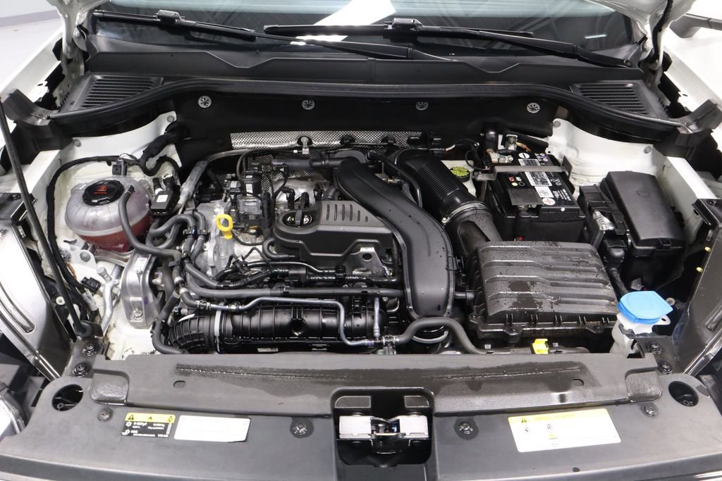 Used 2023 Volkswagen Taos SE w/ Panoramic Sunroof Package AWD/4WD image 14