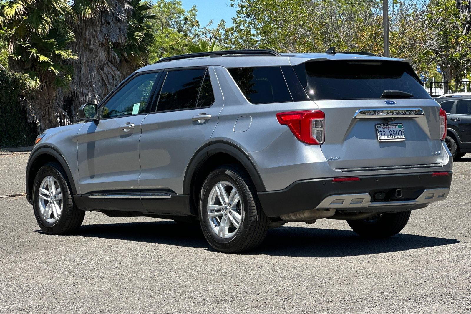 Certified 2023 Ford Explorer XLT w/ Equipment Group 202A AWD/4WD image 5