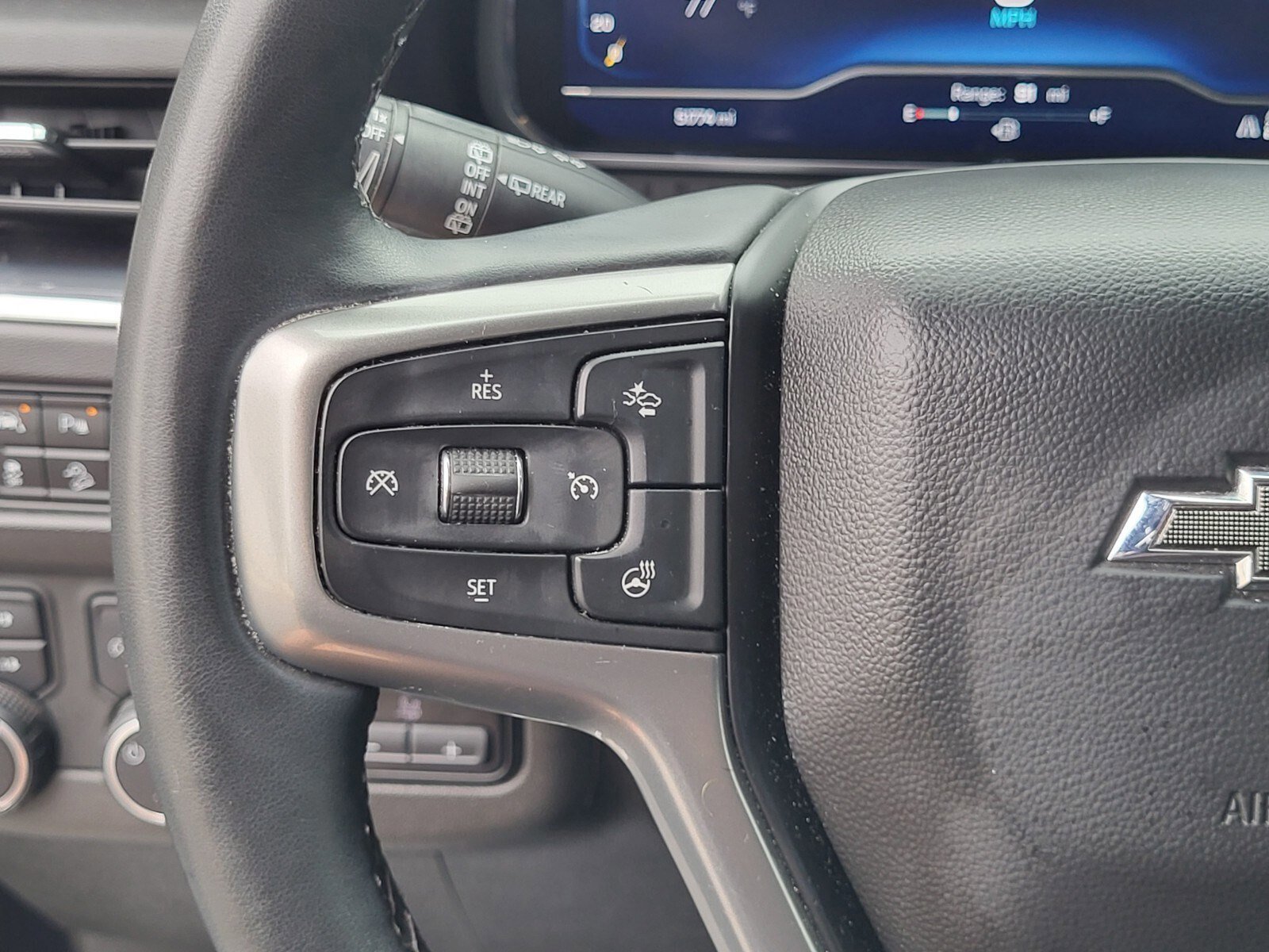 Used 2023 Chevrolet Suburban Z71 w/ Luxury Package image 28