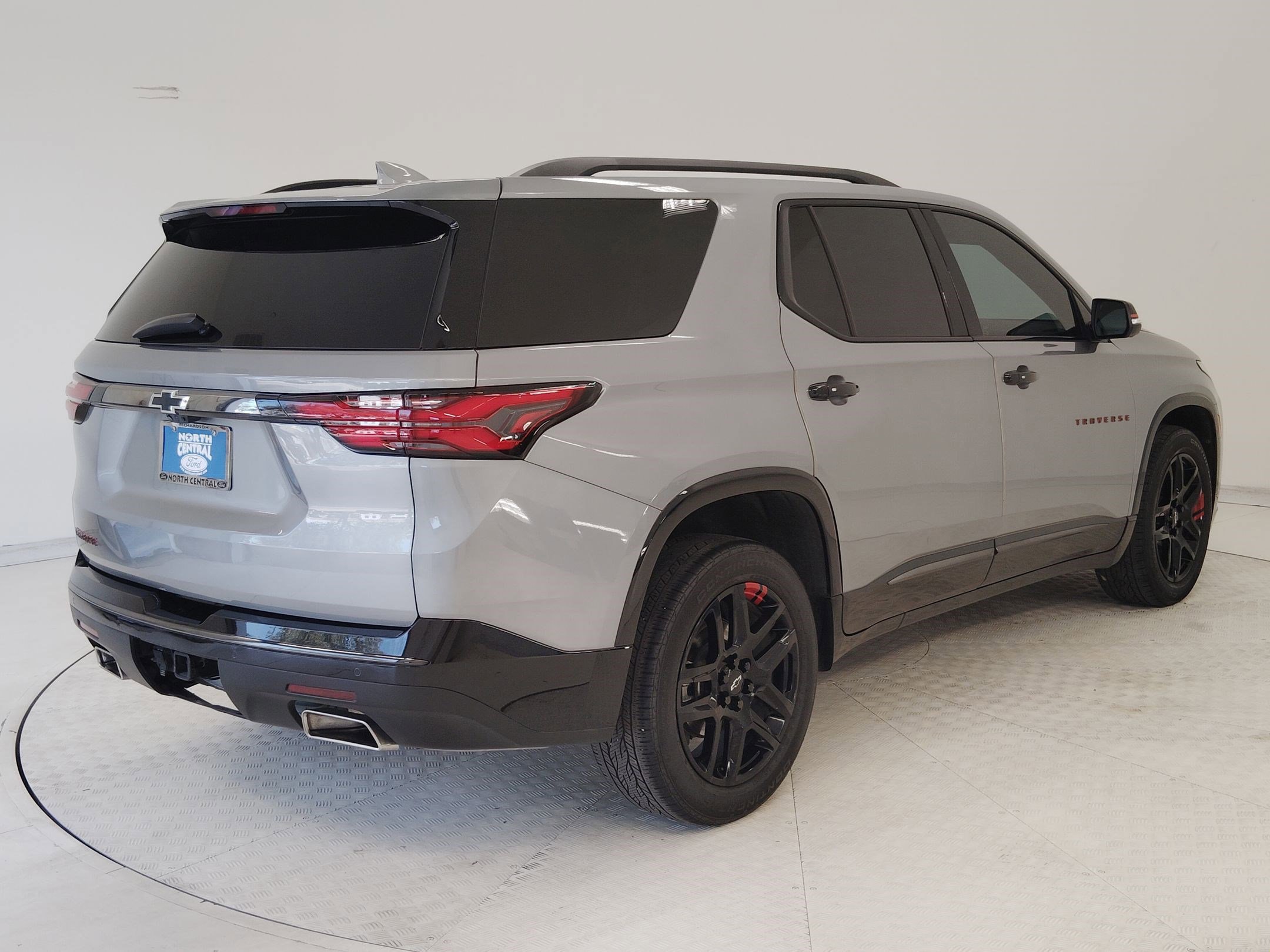 Used 2023 Chevrolet Traverse Premier w/ Redline Edition image 5