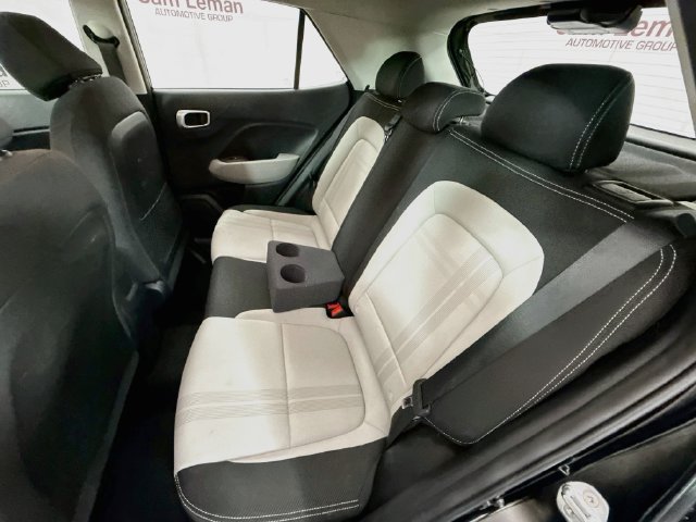Used 2022 Hyundai Venue SEL FWD image 23