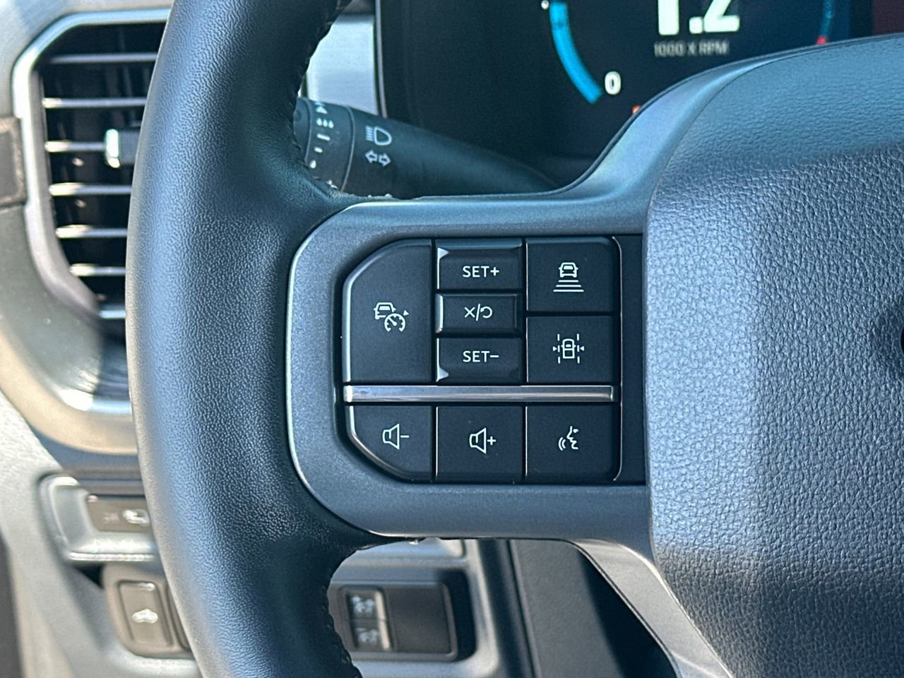 Certified 2023 Ford F150 Lariat w/ Equipment Group 502A High image 26