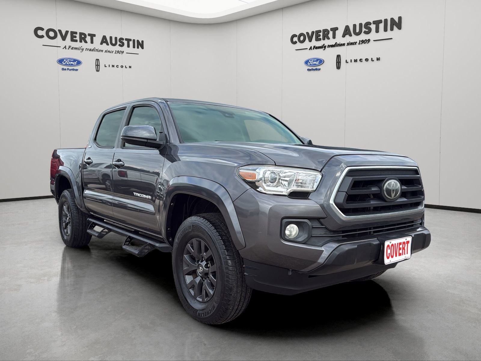 Used 2020 Toyota Tacoma SR5 w/ SR5 Appearance Package (SM) RWD image 5