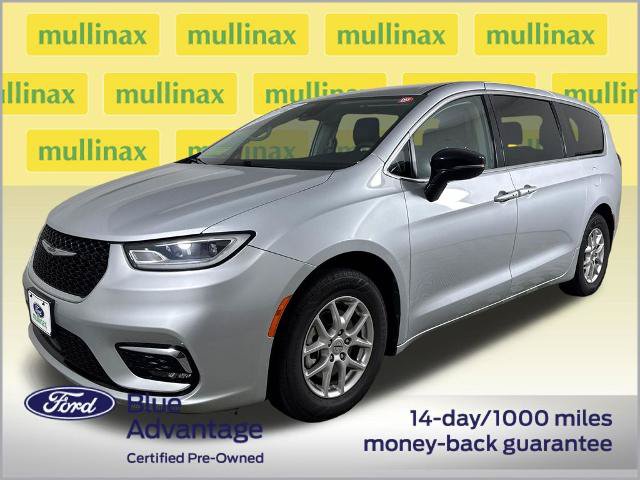 Used 2024 Chrysler Pacifica Touring-L FWD image 14