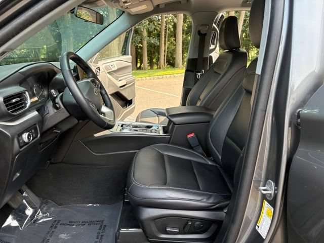 Certified 2022 Ford Explorer XLT w/ Equipment Group 202A AWD/4WD image 24