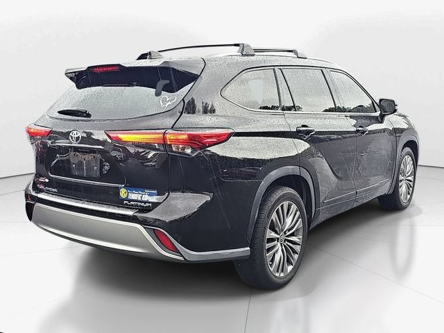 Used 2021 Toyota Highlander Platinum FWD image 4