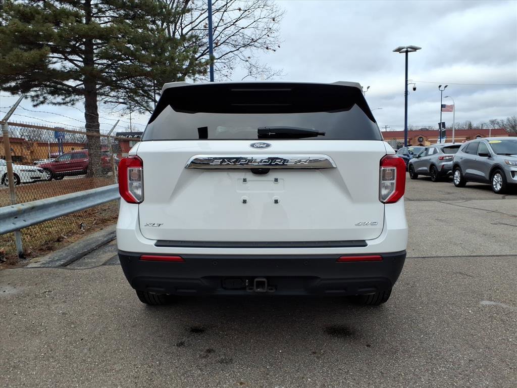 Certified 2023 Ford Explorer XLT w/ Class IV Trailer Tow Package image 3