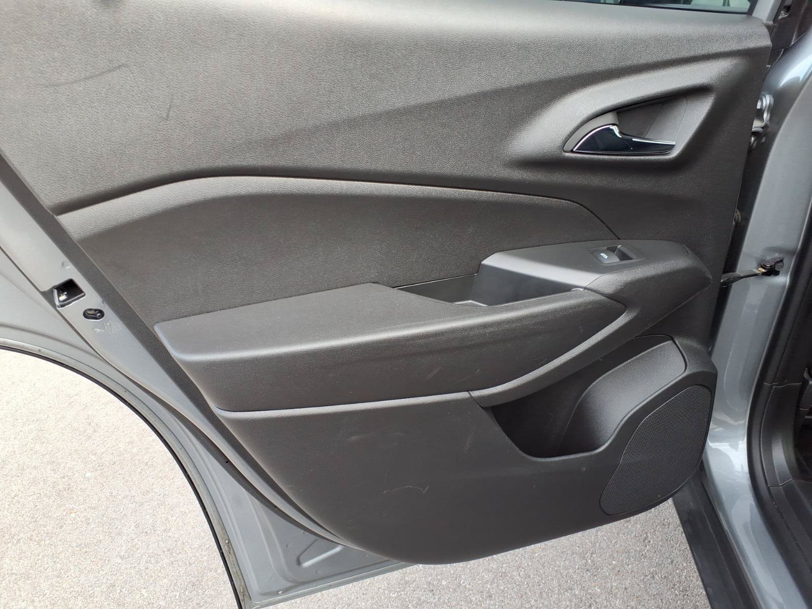 Used 2025 Chevrolet Trax LT FWD image 13