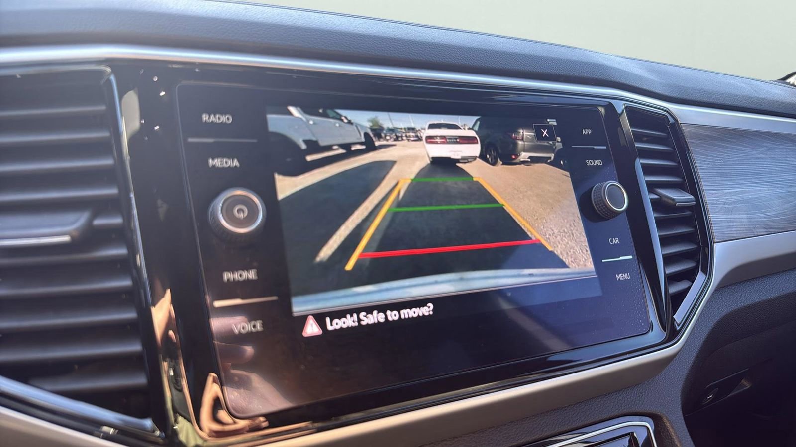 Used 2022 Volkswagen Atlas Cross Sport SE image 18