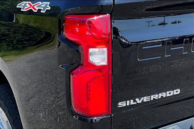 Used 2022 Chevrolet Silverado 1500 LTZ w/ LTZ Premium Package AWD/4WD image 31