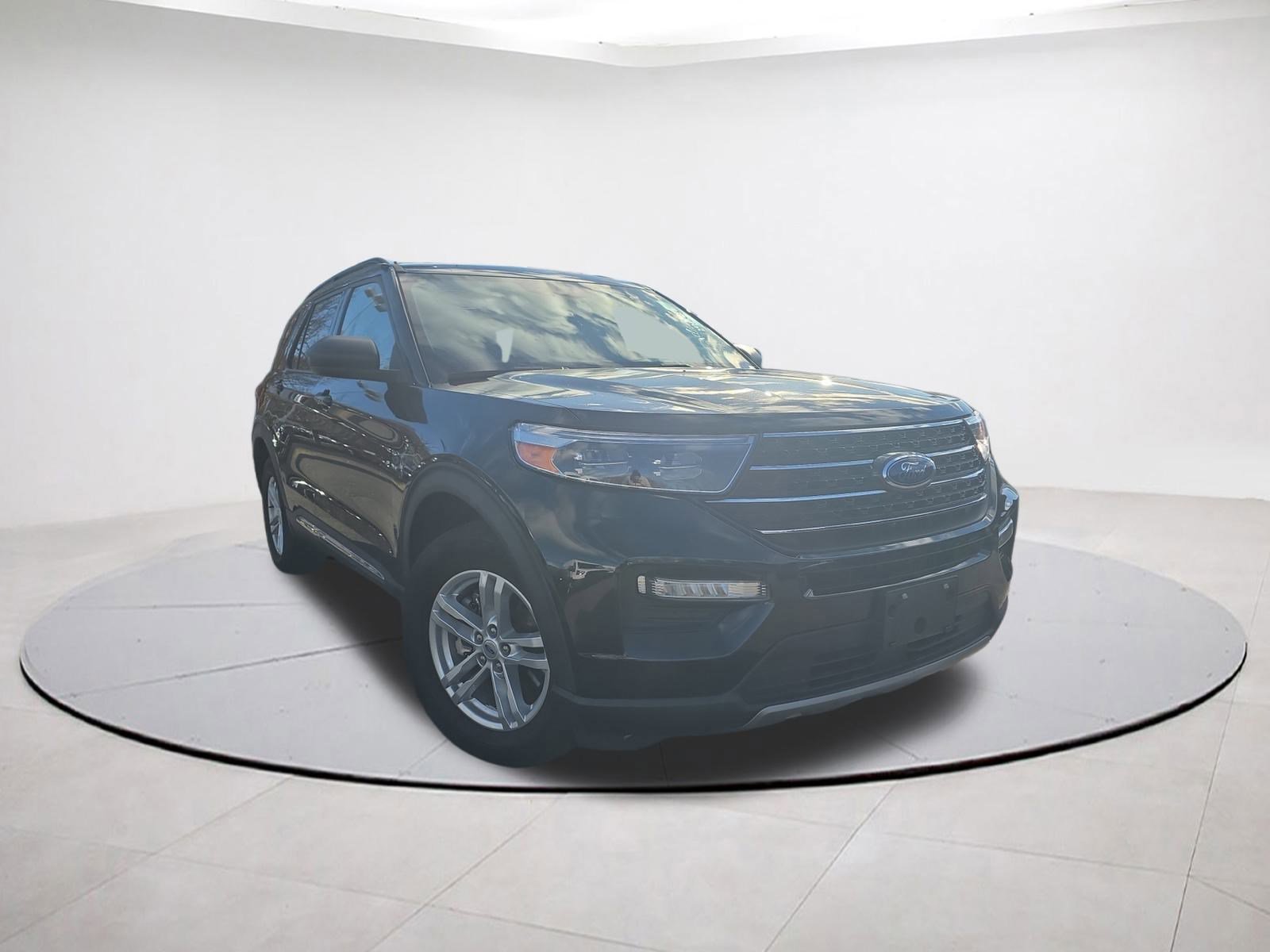 Certified 2022 Ford Explorer XLT w/ Equipment Group 202A image 8