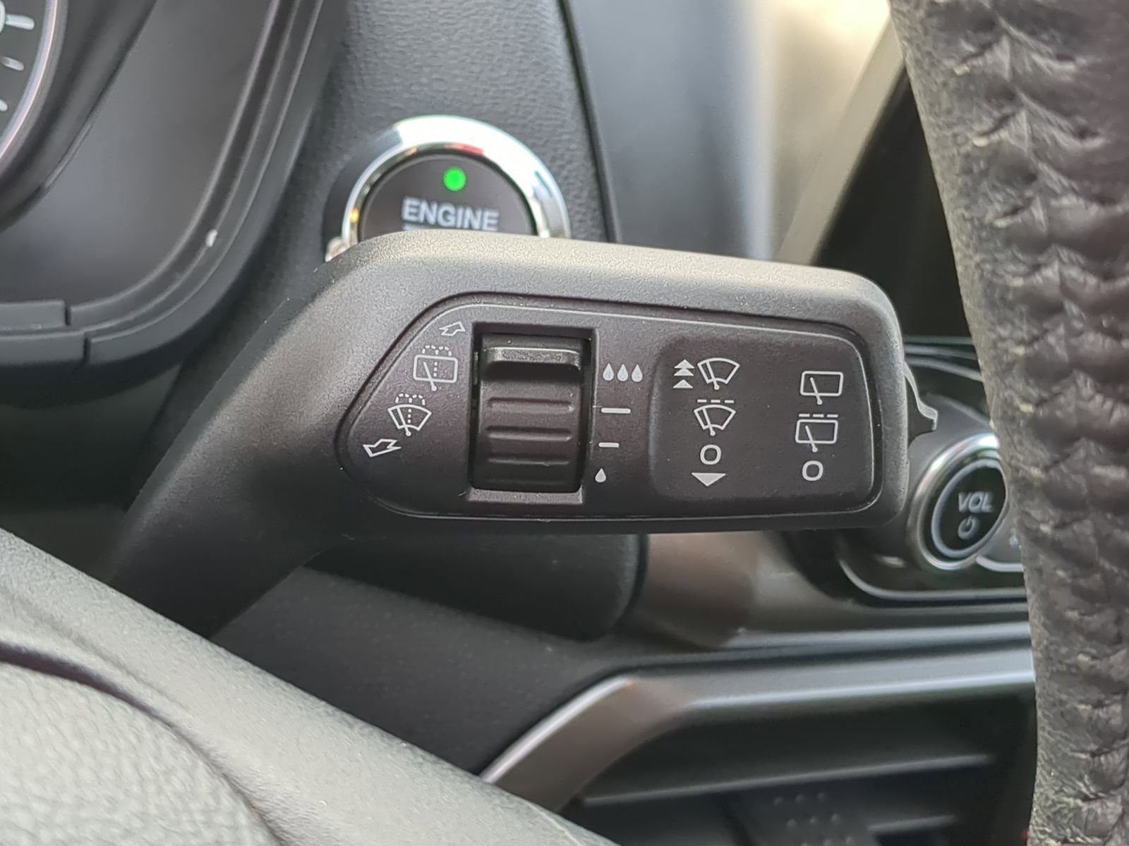 Certified 2018 Ford EcoSport SE image 28