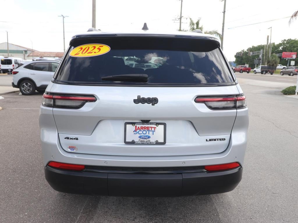 Used 2025 Jeep Grand Cherokee L Limited w/ Black Appearance Package AWD/4WD image 4