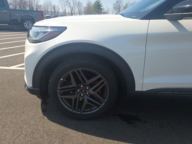 Certified 2025 Ford Explorer ST image 16