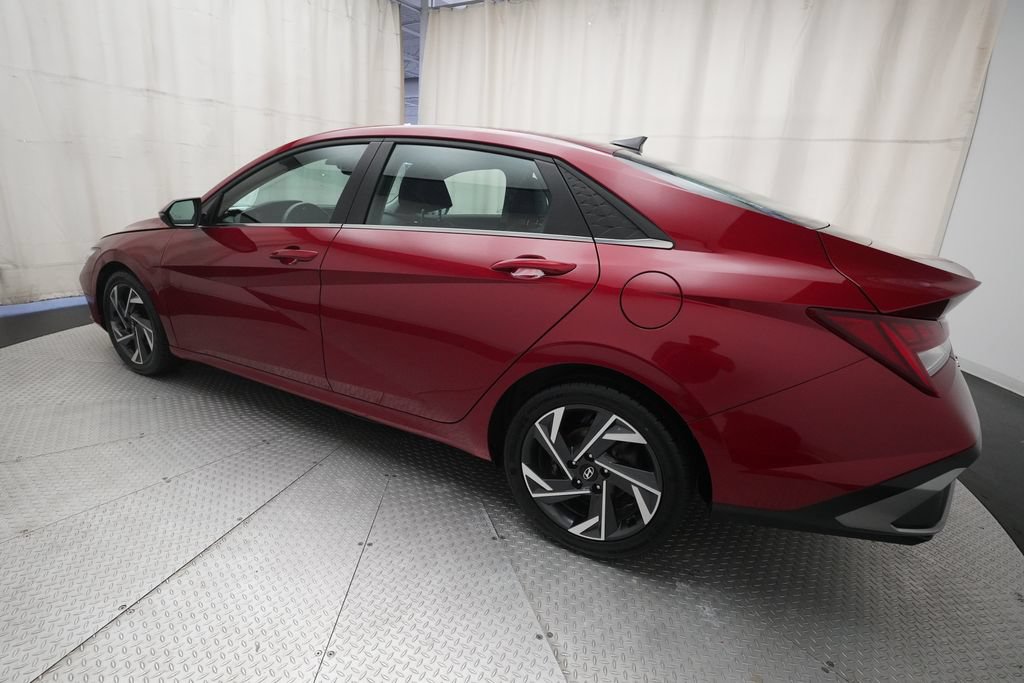 Used 2025 Hyundai Elantra Limited FWD image 33