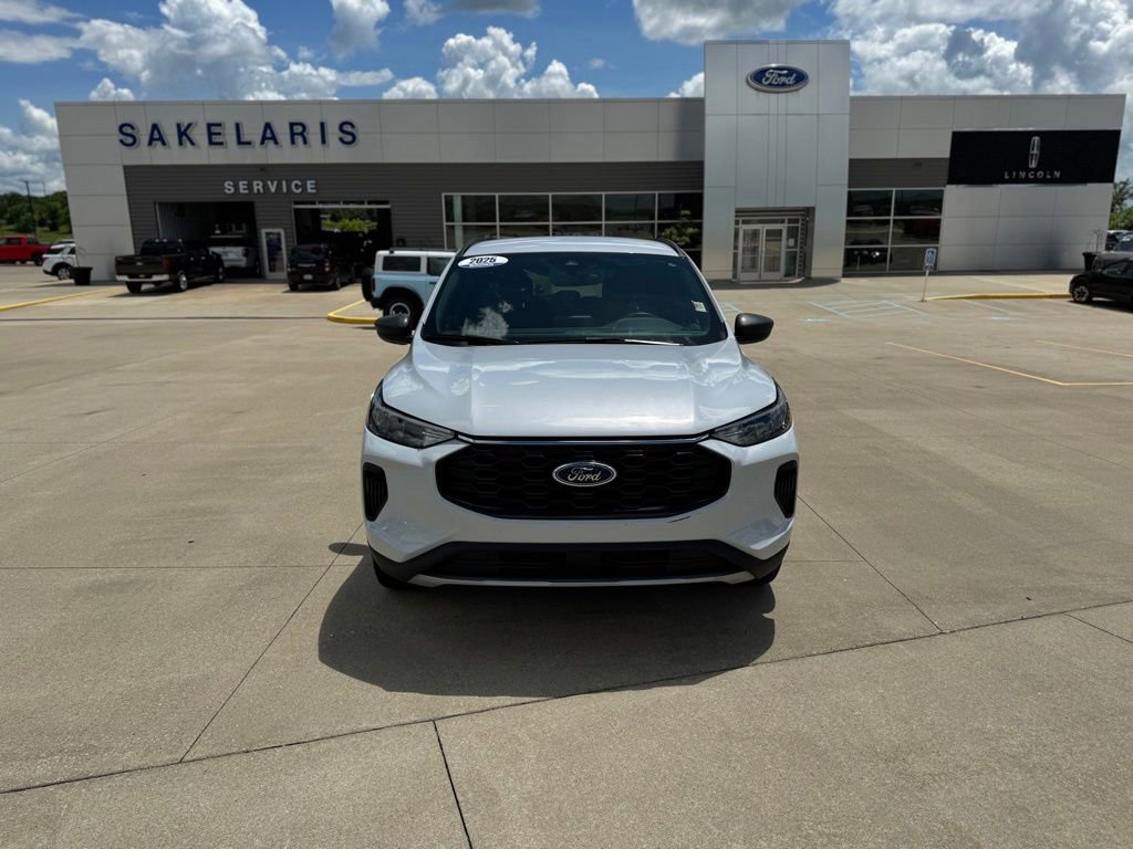 Certified 2025 Ford Escape ST-Line AWD/4WD image 2