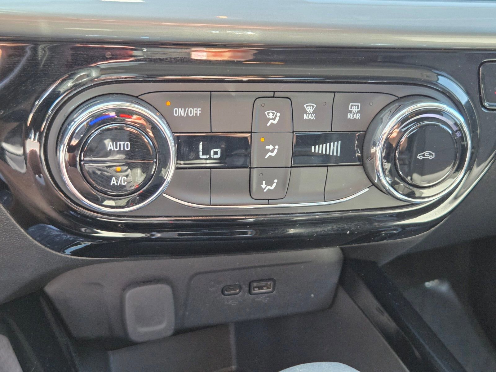 Used 2025 Chevrolet Trax LT image 22