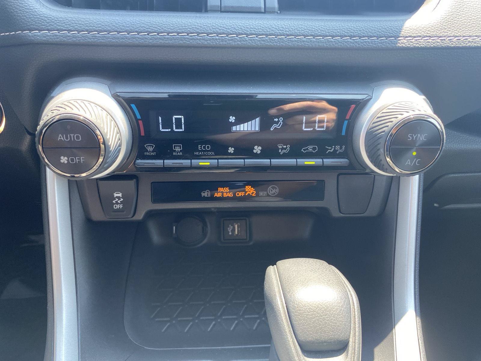 Used 2025 Toyota RAV4 XLE AWD/4WD image 22