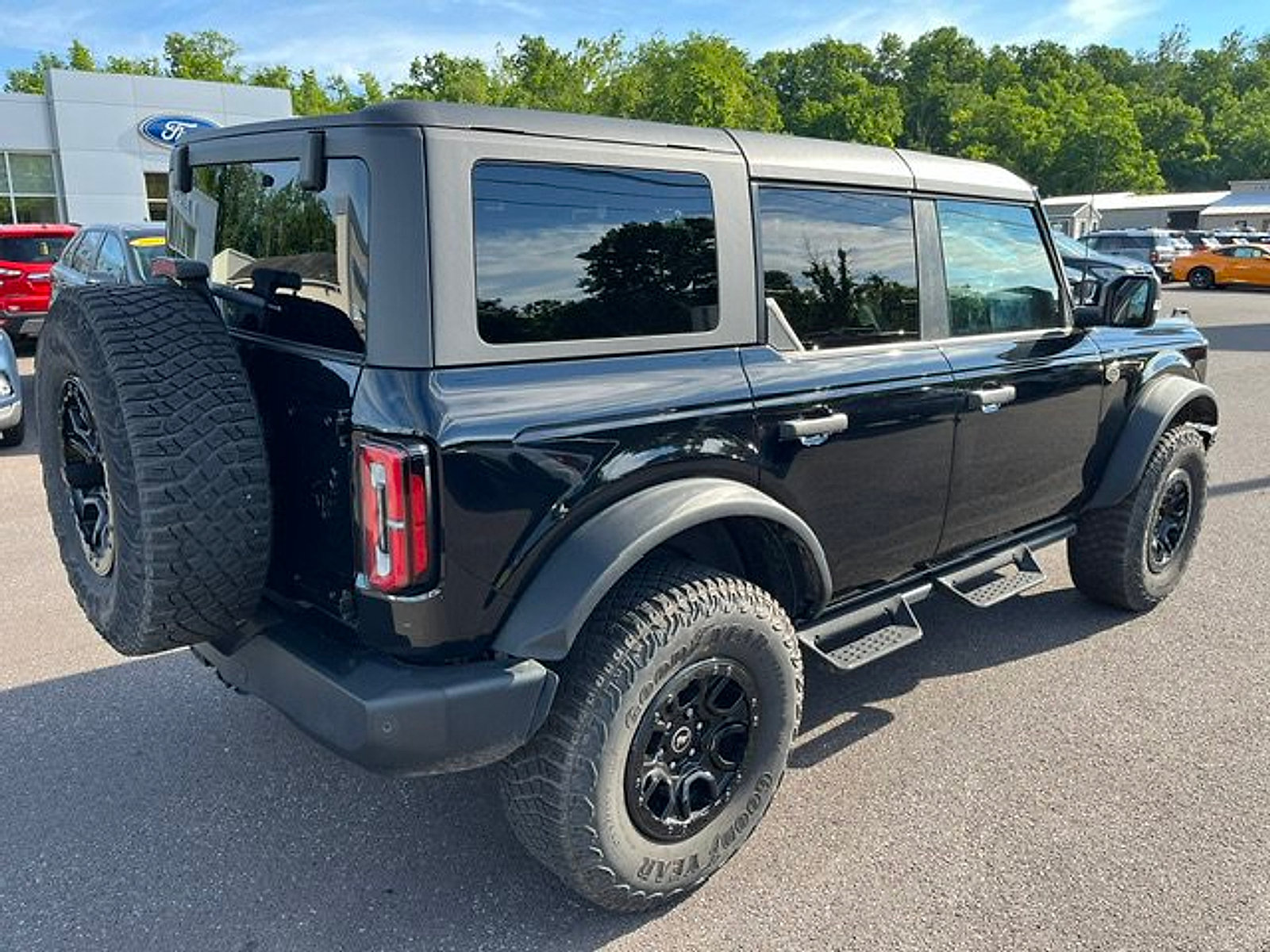 Certified 2024 Ford Bronco Wildtrak AWD/4WD image 8