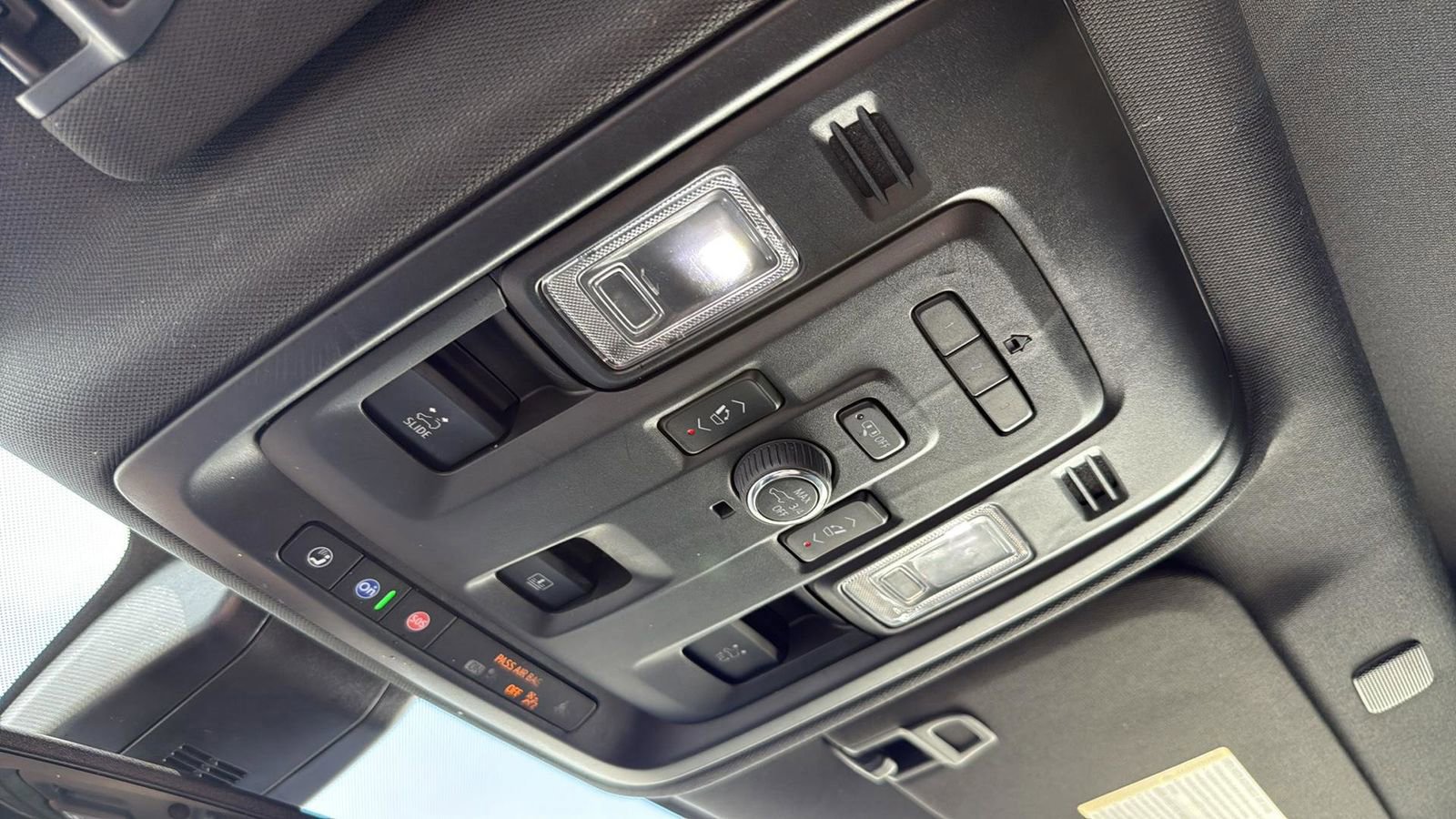 Used 2022 Chevrolet Suburban Z71 w/ Luxury Package image 21