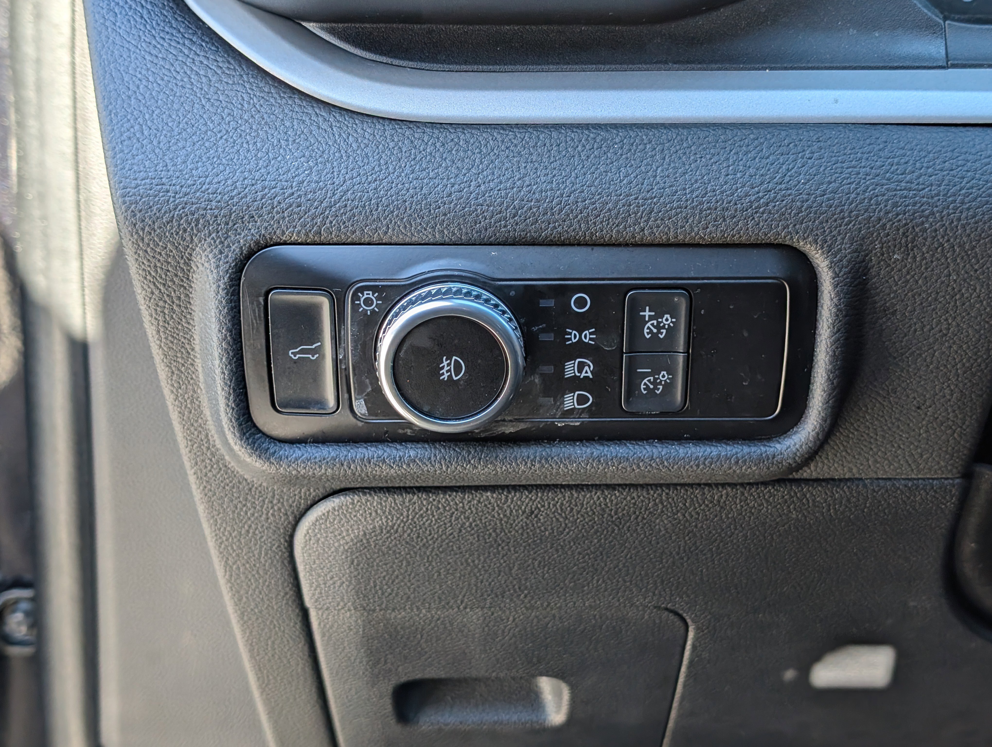 Certified 2022 Ford Explorer XLT w/ Equipment Group 202A image 25