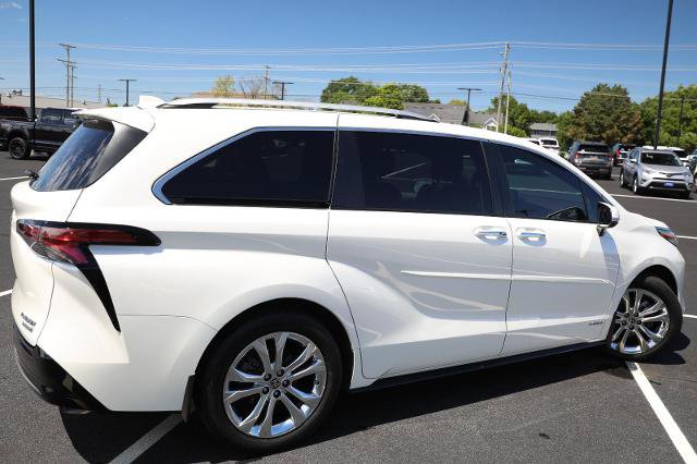 Used 2021 Toyota Sienna Platinum FWD image 6