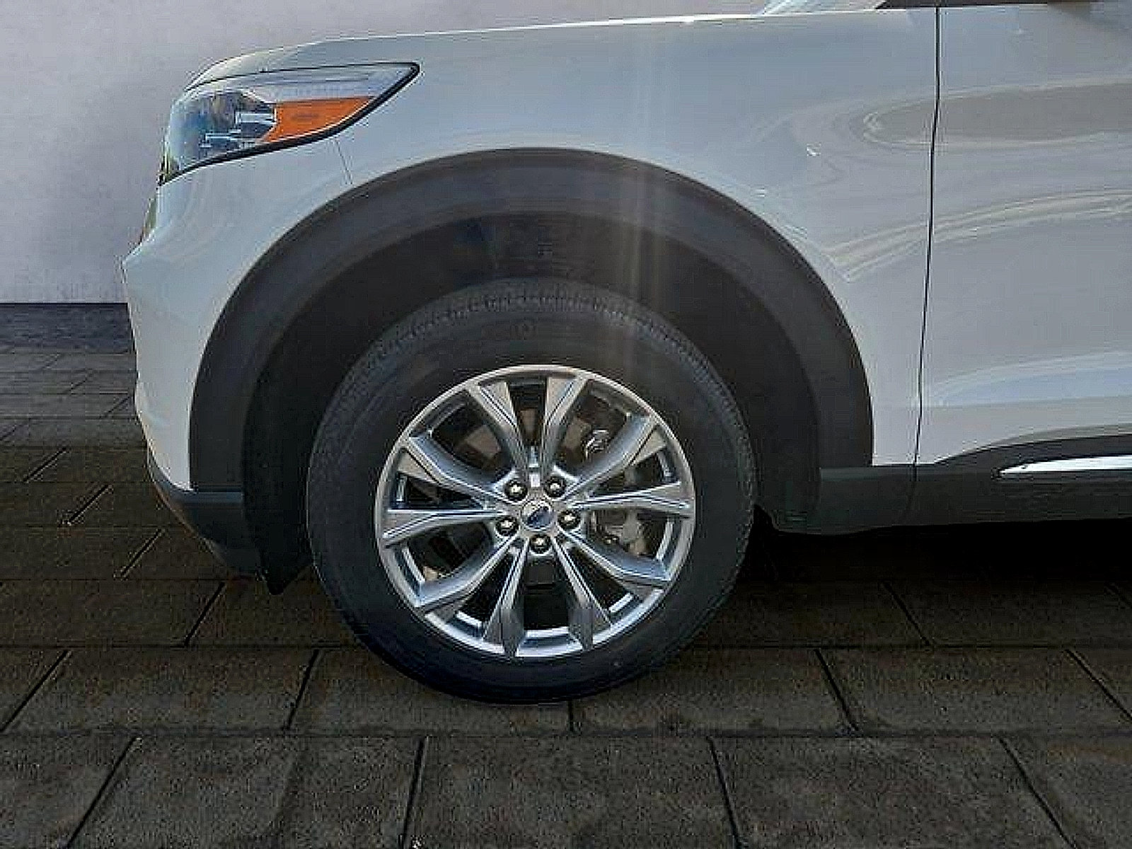 Certified 2023 Ford Explorer XLT w/ Equipment Group 202A AWD/4WD image 27
