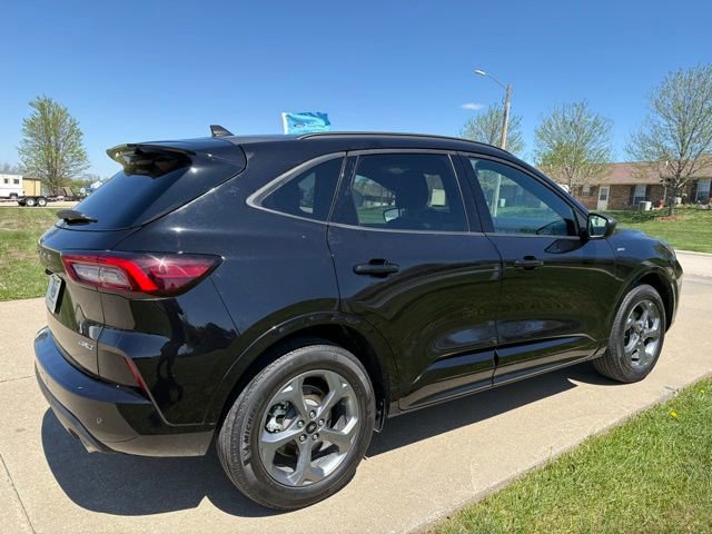 Certified 2024 Ford Escape ST-Line w/ Tech Pack #1 AWD/4WD image 4