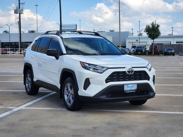 Used 2025 Toyota RAV4 LE AWD/4WD image 3