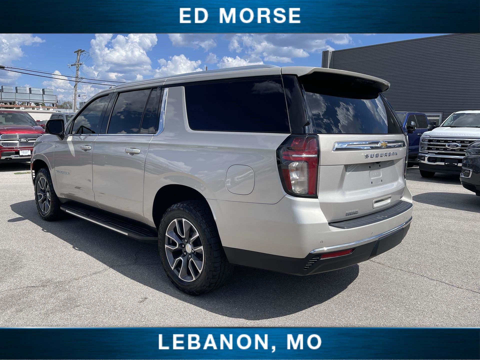 Used 2021 Chevrolet Suburban LT w/ LT Signature Plus Package AWD/4WD image 6