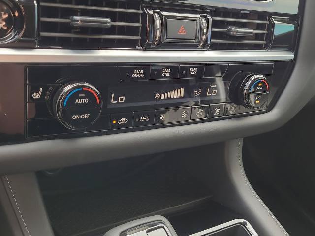 Used 2025 Nissan Pathfinder SV FWD image 27