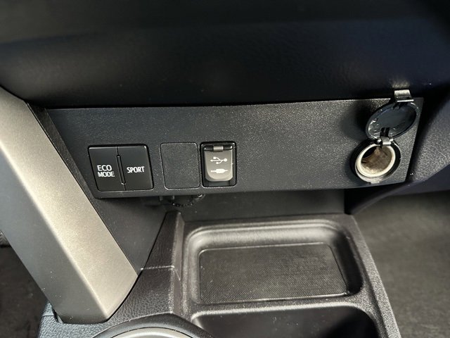 Used 2018 Toyota RAV4 LE image 14