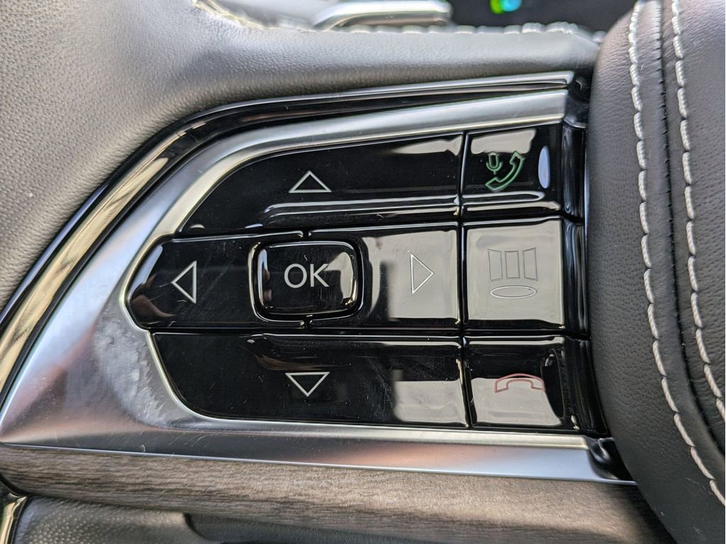 Used 2022 Jeep Grand Cherokee Overland w/ Advanced Protech Group III image 17