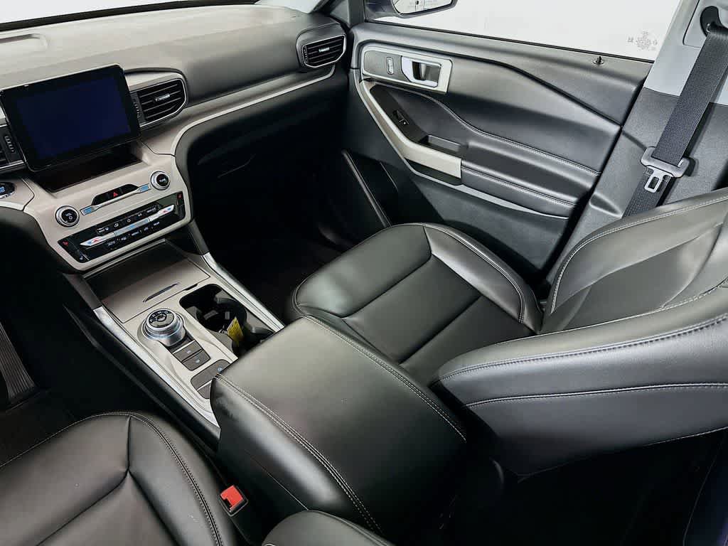 Certified 2023 Ford Explorer XLT w/ Equipment Group 202A RWD image 11