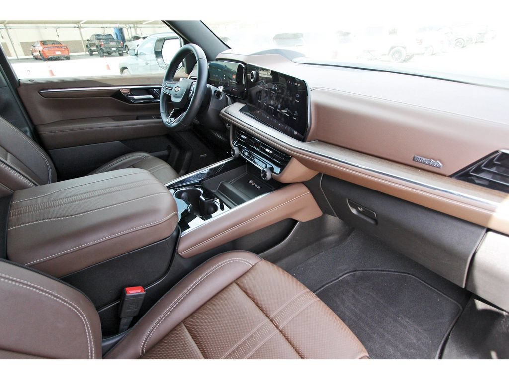 Used 2025 Chevrolet Tahoe High Country w/ Sun And Tow Package RWD image 28