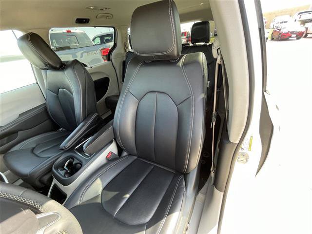 Used 2024 Chrysler Pacifica Touring-L FWD image 18