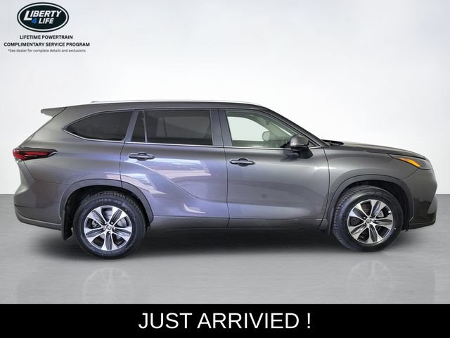 Used 2025 Toyota Highlander XLE AWD/4WD video 2