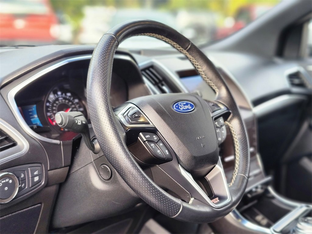 Certified 2020 Ford Edge ST w/ Cold Weather Package image 18