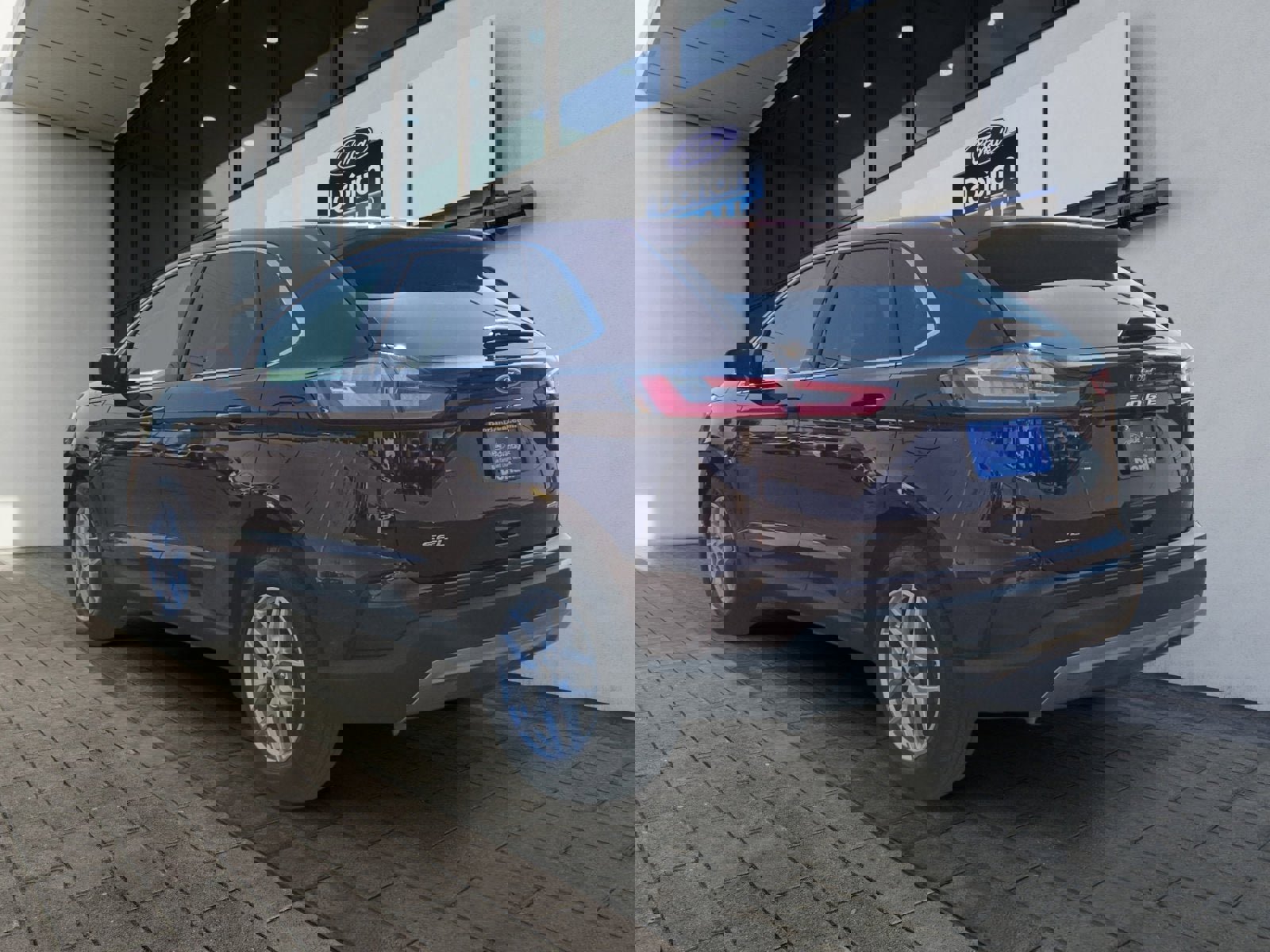 Certified 2023 Ford Edge SEL w/ Convenience Package image 3