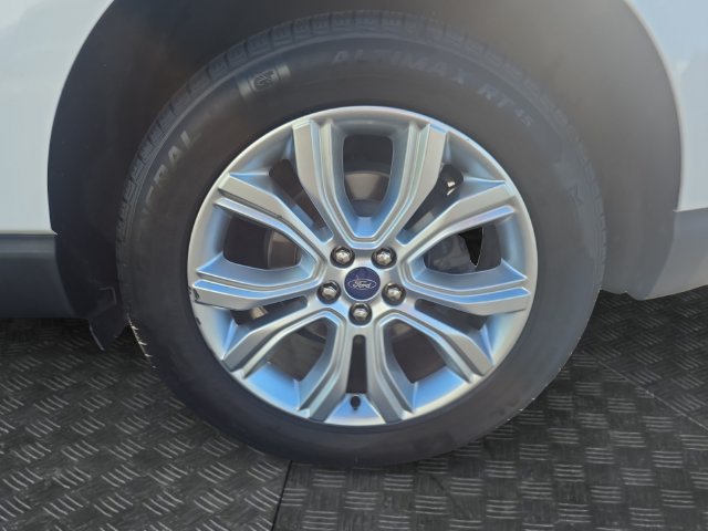 Certified 2020 Ford Edge Titanium AWD/4WD image 14