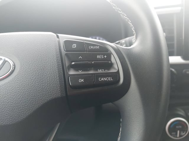 Used 2022 Hyundai Venue Limited FWD image 17