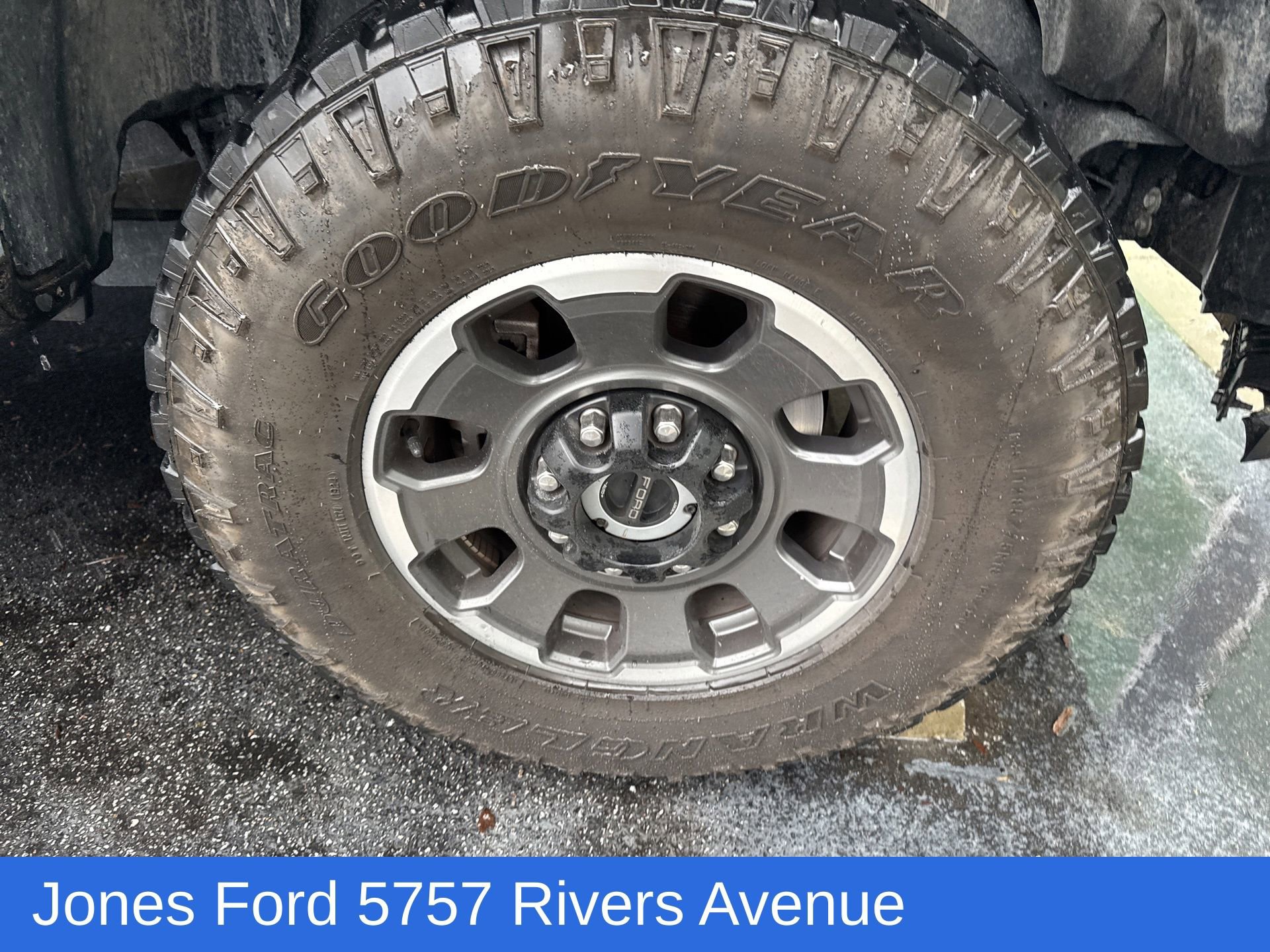 Certified 2024 Ford F250 Lariat w/ Tremor Off-Road Package image 3